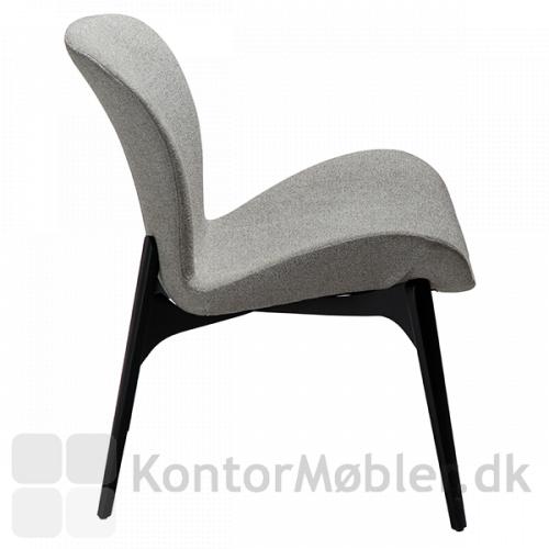 Paragon loungestol i brun er en unik loungestol, som passer perfekt ind i et moderne kontormiljø