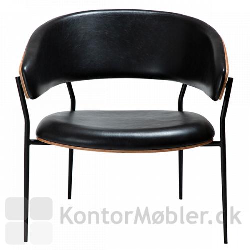 Crib loungestol med ryglæn i valnød finér er den perfekte afslappede ramme i restauranten, venteværelset og loungeområdet