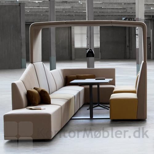 FourLikes Meet mødesofa er opbygget af moduler, kombiner med FourLikes sofa moduler og skab din unikke sofa