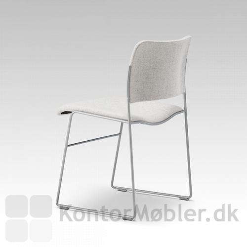 Howe 40/4 fuldpolstret konferencestol i lysegrå er en elegant og komfortabel stol