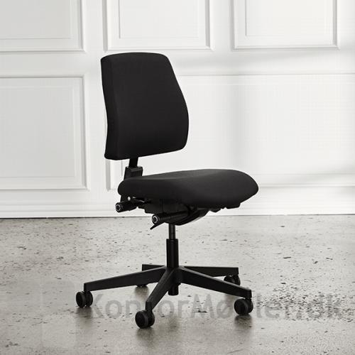 Sif ergonomisk kontorstol i sort er både behagelig og praktisk
