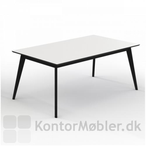 Madrid konferencebord med hvid bordplade, sort affaset bordkant og sortlakeret massive egetræs ben